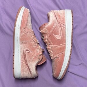 Air Jordan 1 Low SE Pink Sneakers Suede